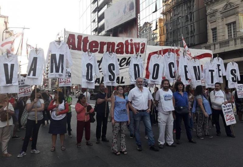 Protesta De Docentes En Corrientes Y Callao Tras El Inicio Del Paro