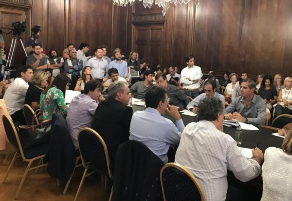 Proyecto UniCABA: debate intenso dentro de la Comisión y marcha frente ...