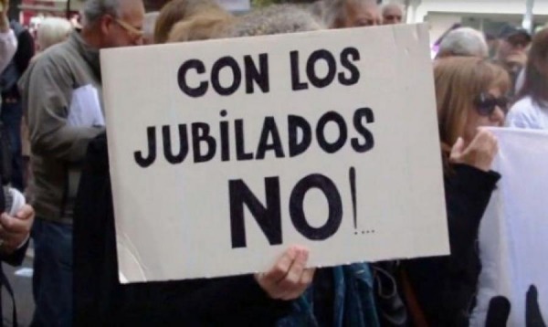 Marcha De Jubilados A Plaza De Mayo Contra Los Aumentos Por Encima De