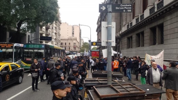 Protestas En Congreso Contra La Ley Bases El Pueblo Se Tiene Que Movilizar Porque Sino Los Van